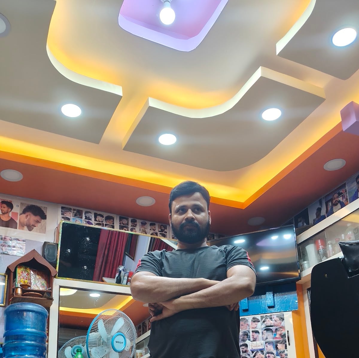 Santosh thakur hair dresser salon — photo by santosh thakur