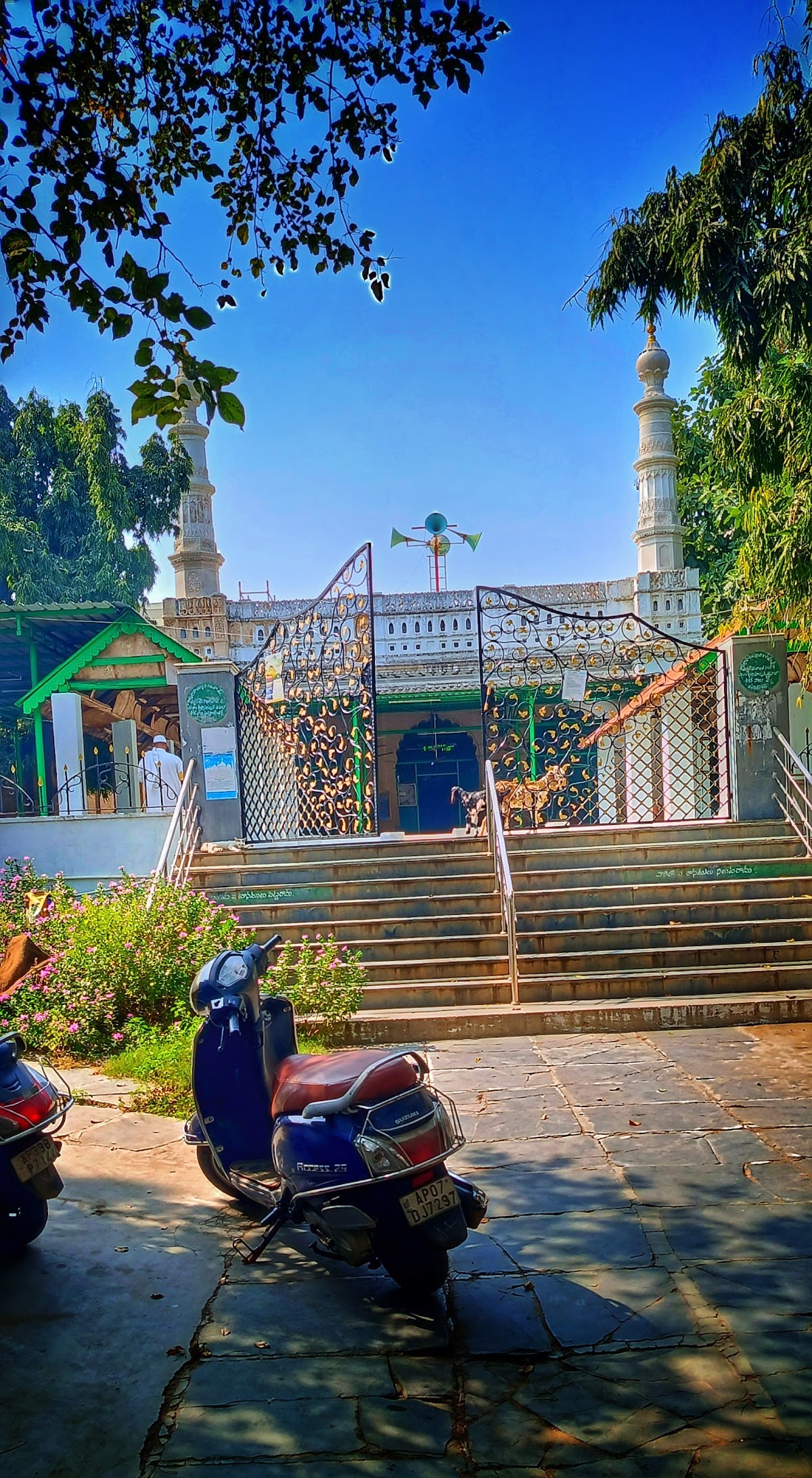SHAI JAMIA Bade MASJID — photo by yousuf zia