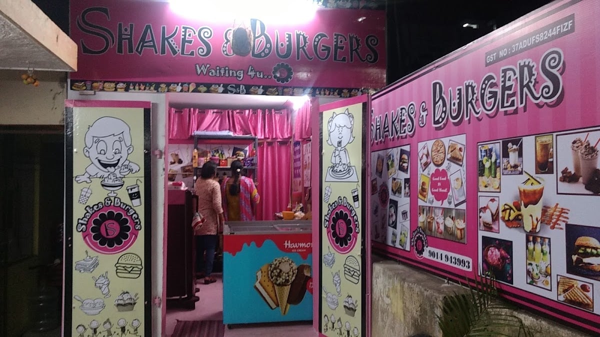 Shakes & Burgers — photo by Shakes & Burgers
