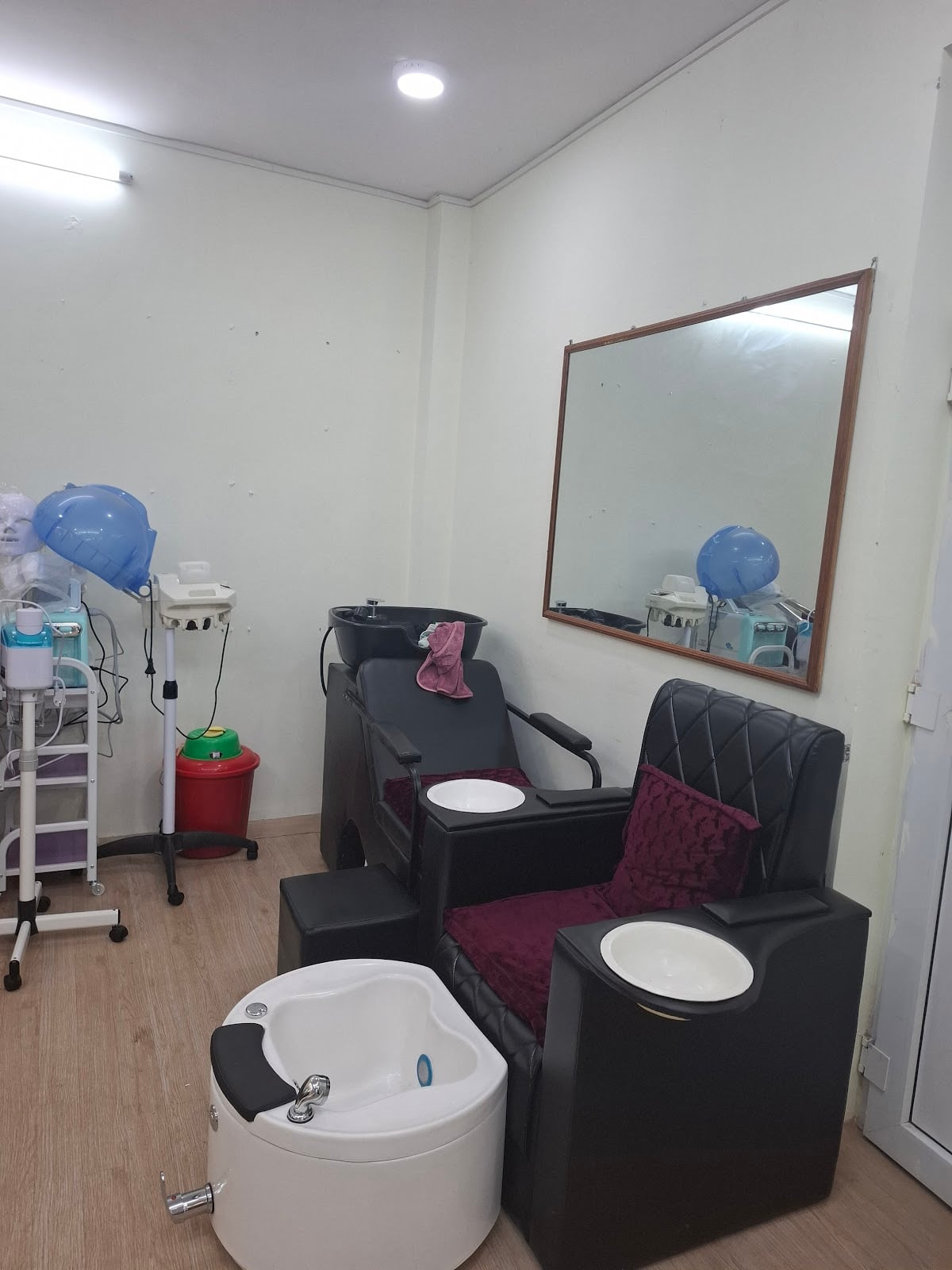Shakti shine beauty care and training center — photo by Shakti shine beauty care and training center