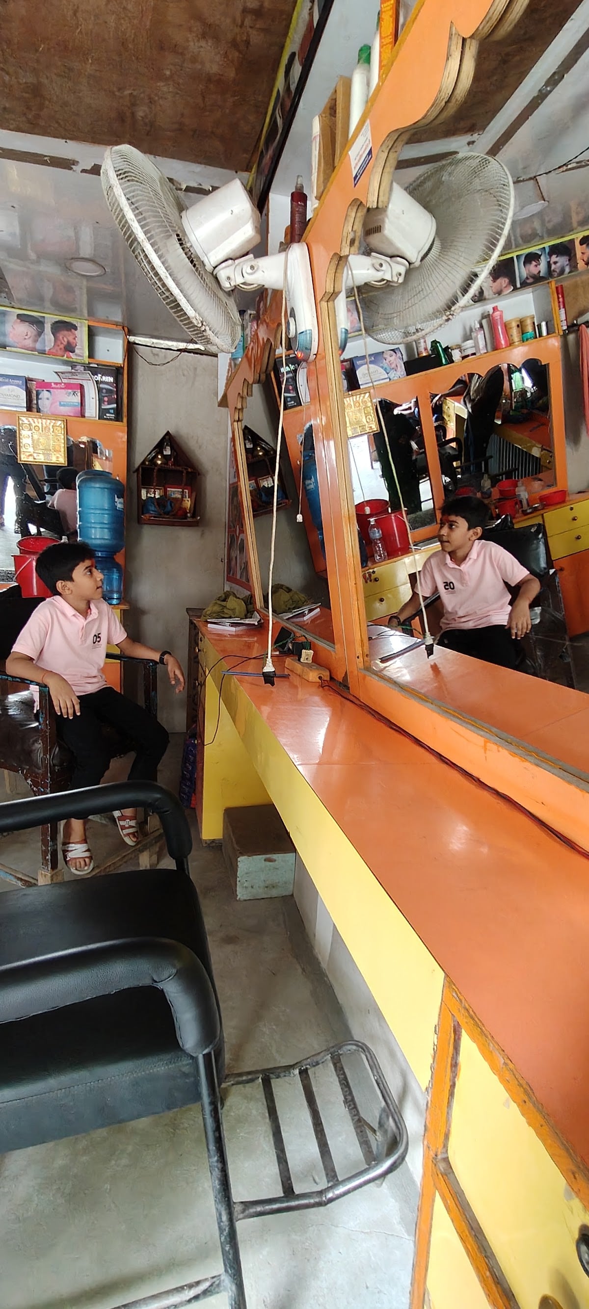 Shiv Hair Cutting Salon — photo by Vivek Thakur