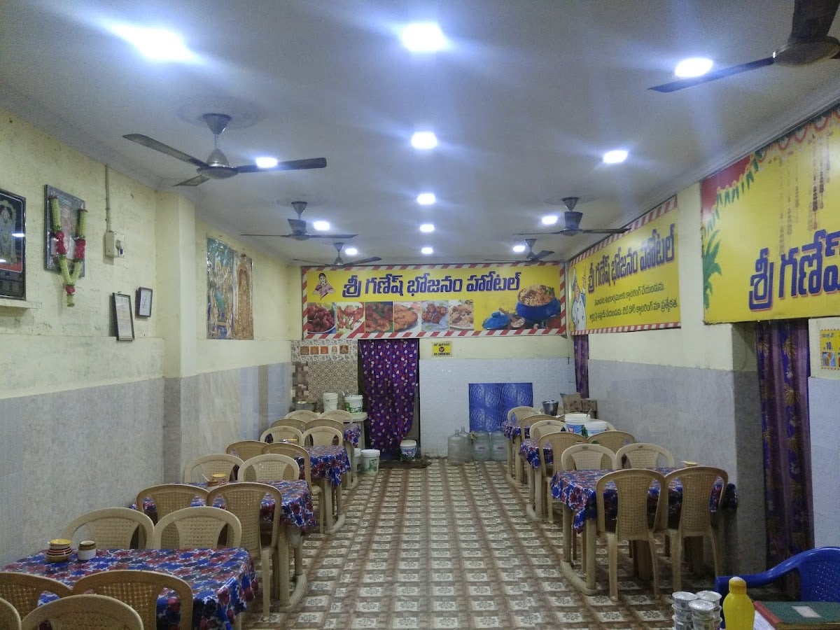 Sri Ganesh Bhojanam Hotel (Veg & Non-veg) — photo by Sai k