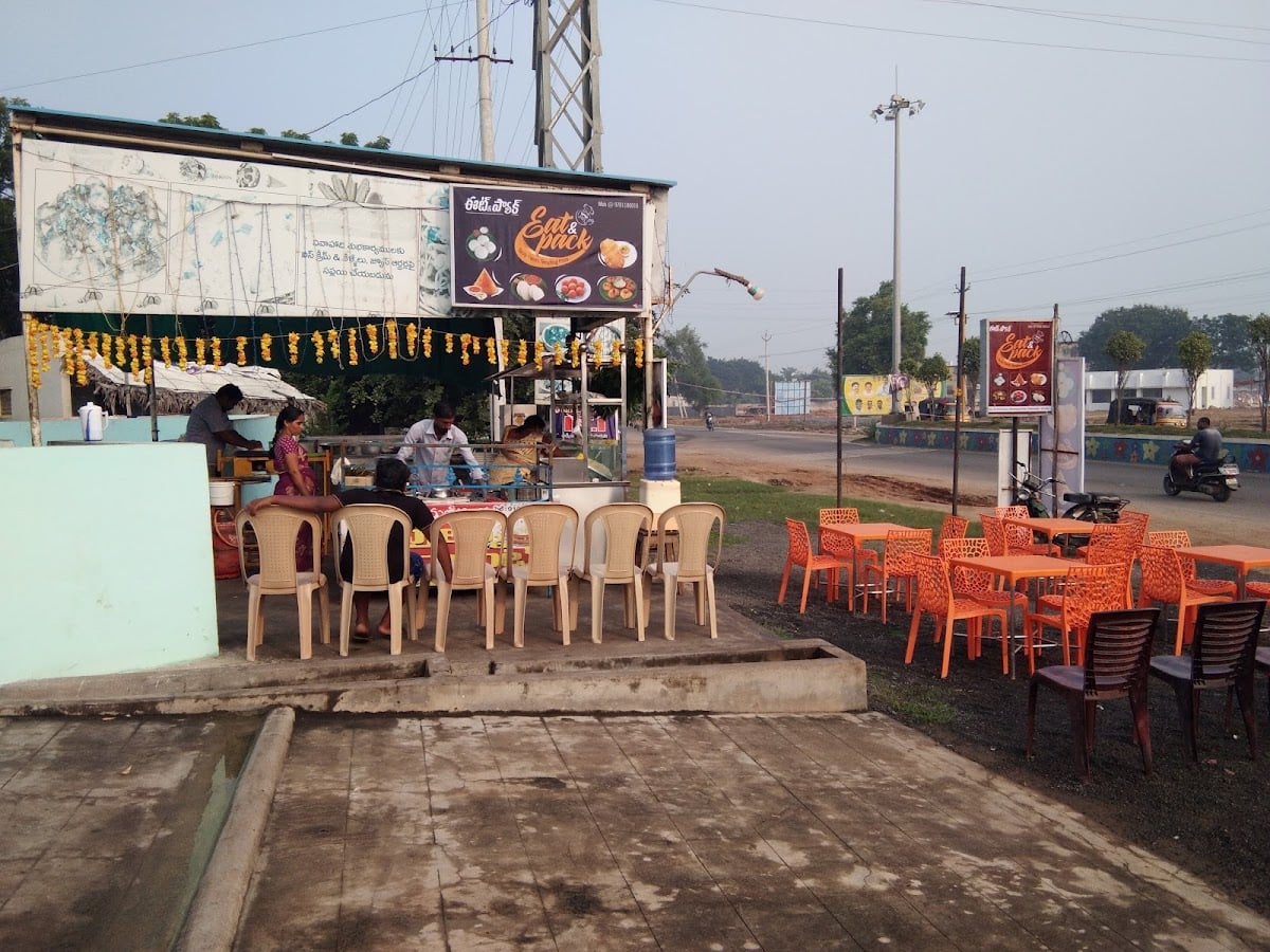 Sri Manikanta Ice Creem agancy&Fast Food Center — photo by Chandu Gannavarapu
