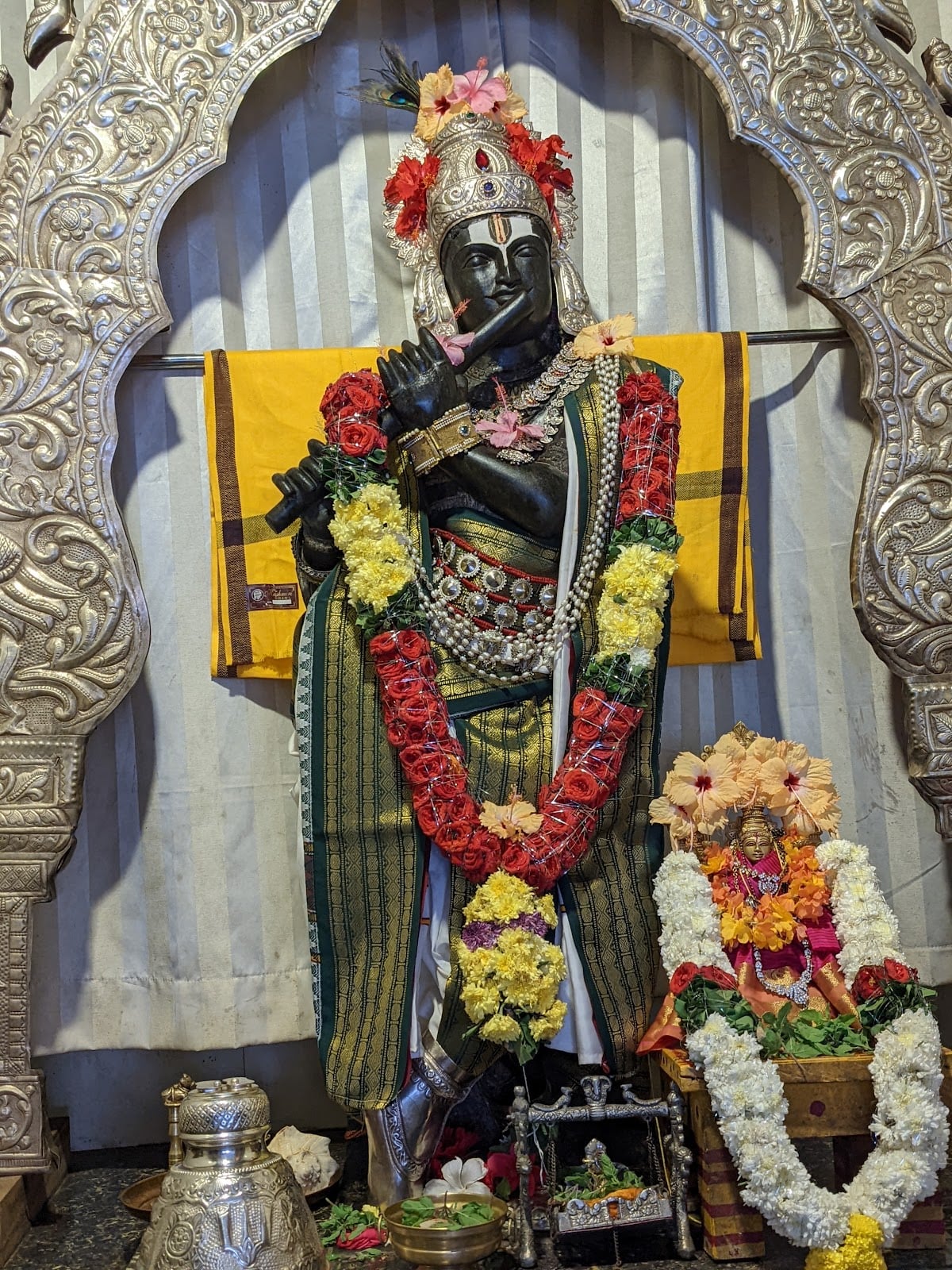 Sri Naranayana Theertha Trust and Janmasthan Temple — photo by yashwanth pamidi