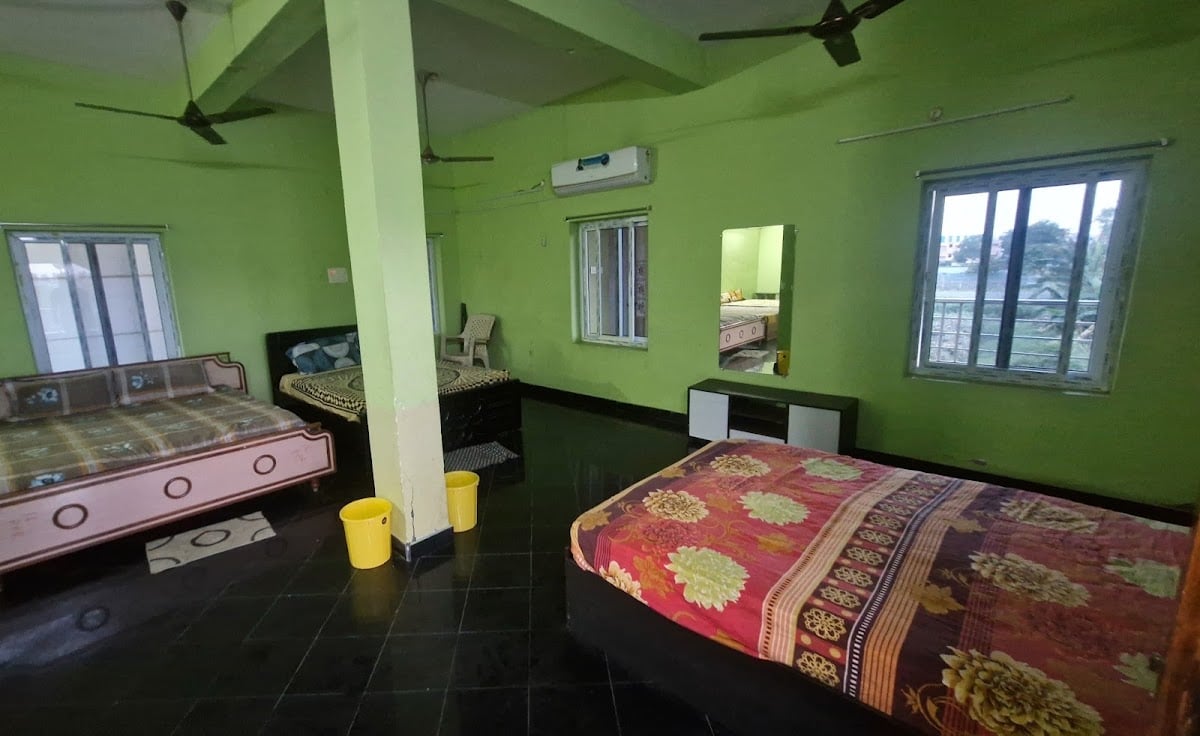 Sri Raghavendra Guest House — photo by SUBHASH T