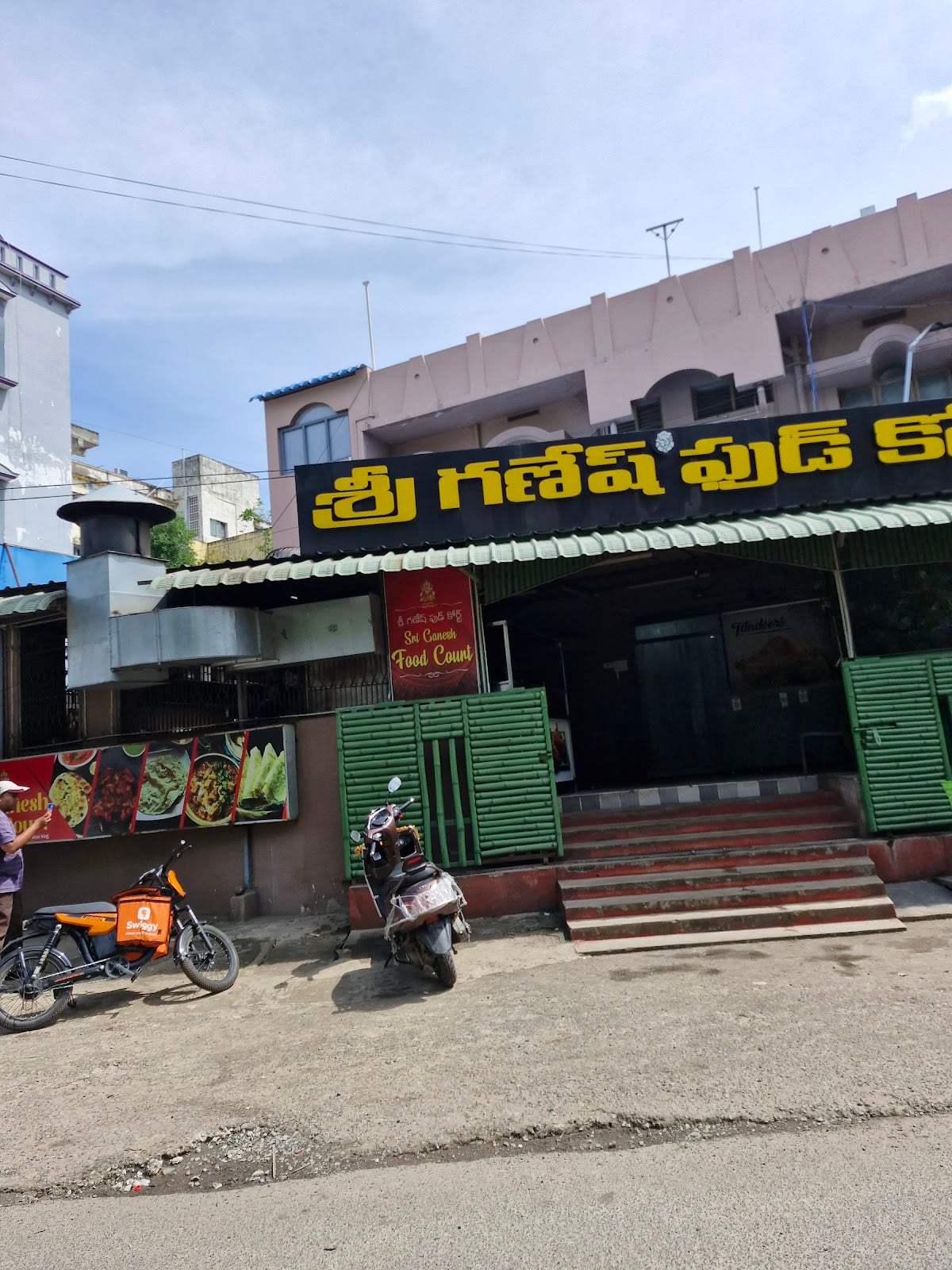 Sri Raghavendra Super Bazar — photo by Jonnalagadd Kumar