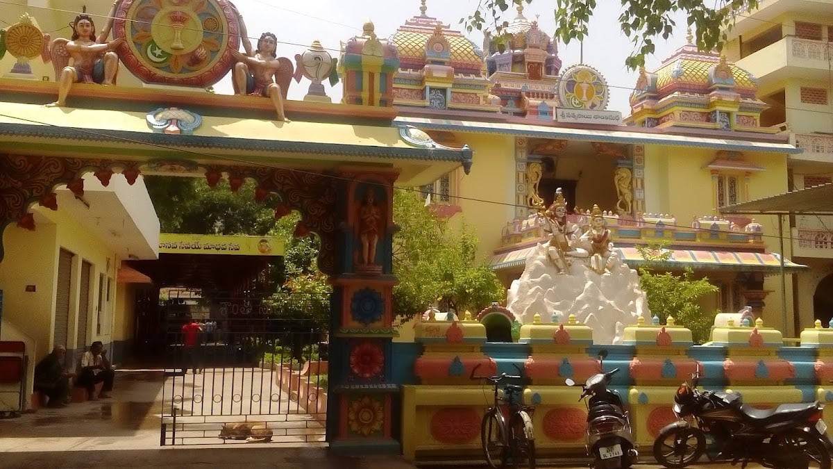 Sri Satya Sai Santi Sudha Sri Satya Sai Seva Samithi — photo by Narasimha Rao Maddigunta (Manavu)