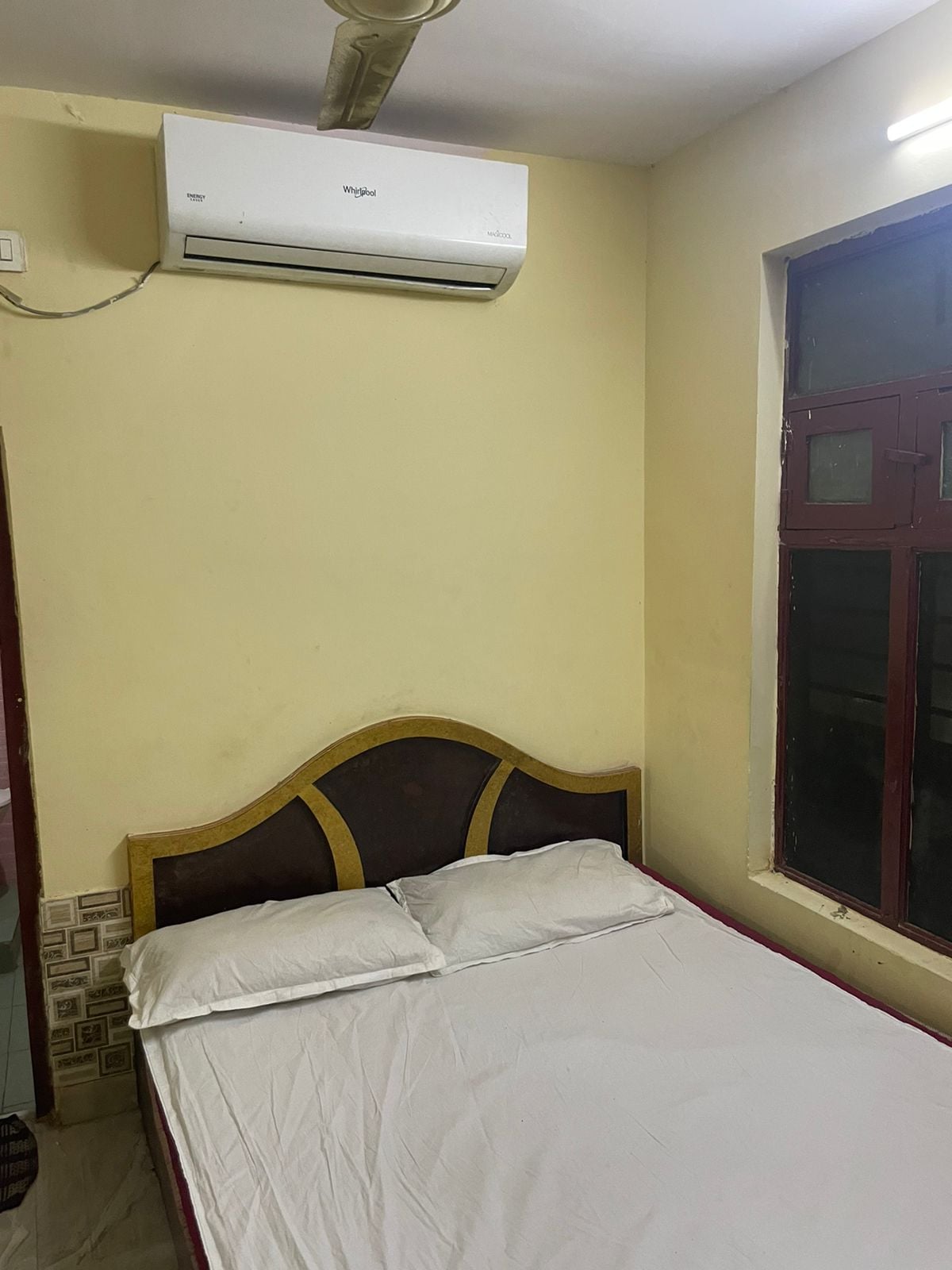 Sri Vijayeswari Bhavan Lodge — photo by aditya k