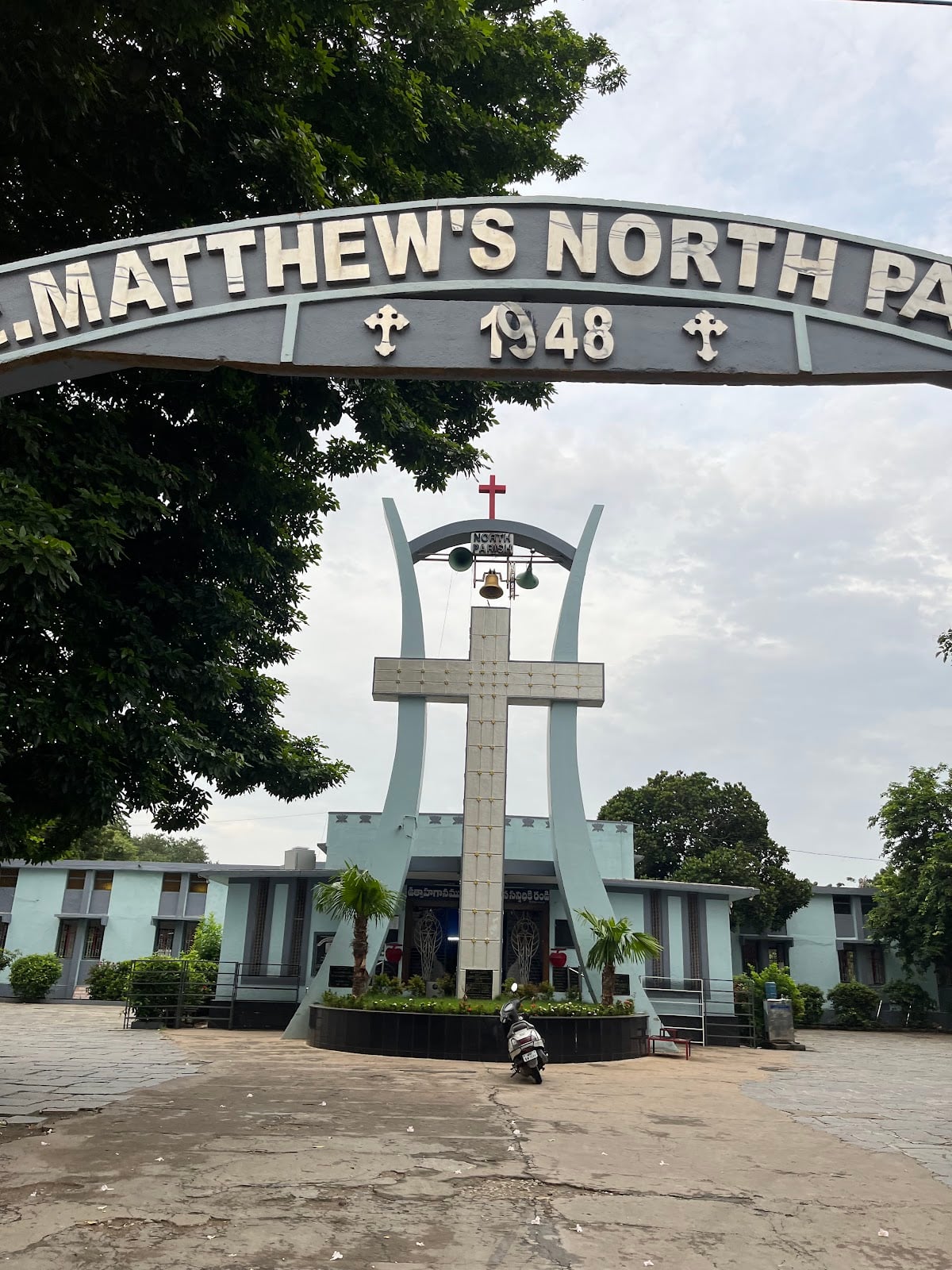 St. Matthew's Lutheran Church North Parish — photo by SOUTH COAST RAILWAYS S.Co.R