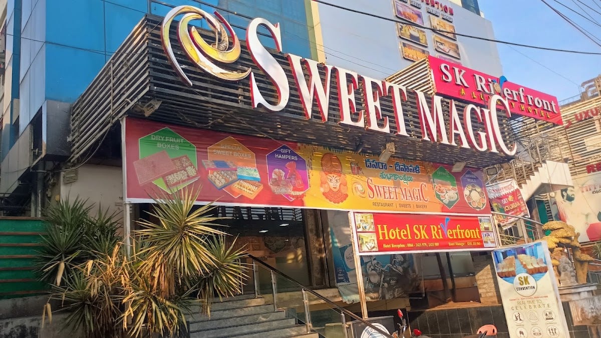Sweet magic canal road — photo by suresh Jammula