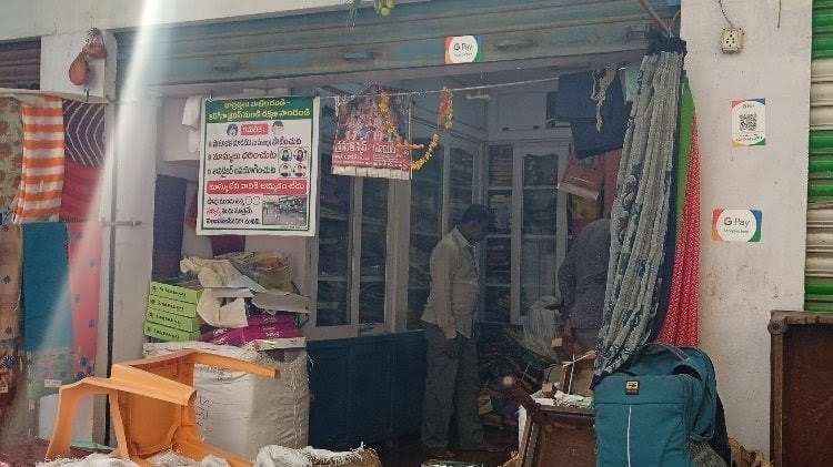 TADEPALLI NAGA BUSHANAM CLOTH MERCHANT — photo by TADEPALLI NAGA BUSHANAM CLOTH MERCHANT