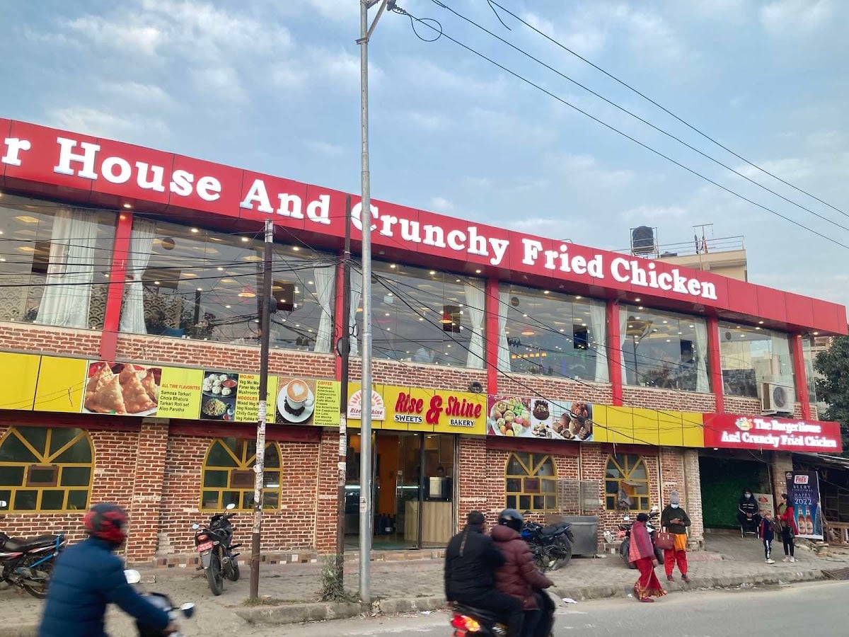The Burger House & Crunchy Fried Chicken - Sankhamul — photo by Sumet Pahari