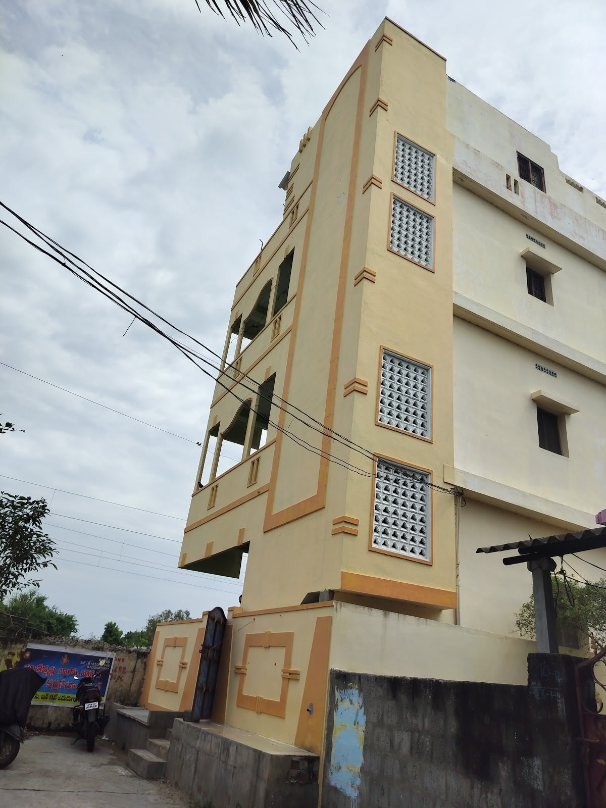 Vamsi krishna boys hostel — photo by Vamsi krishna boys hostel