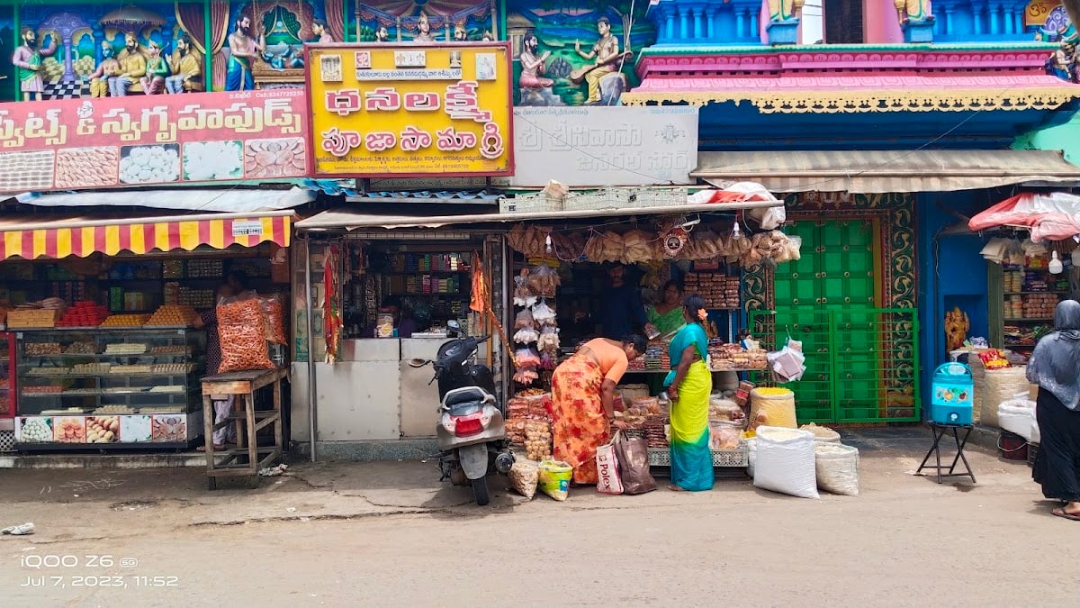 Vegetable Market Tenali — photo by Reddy 143