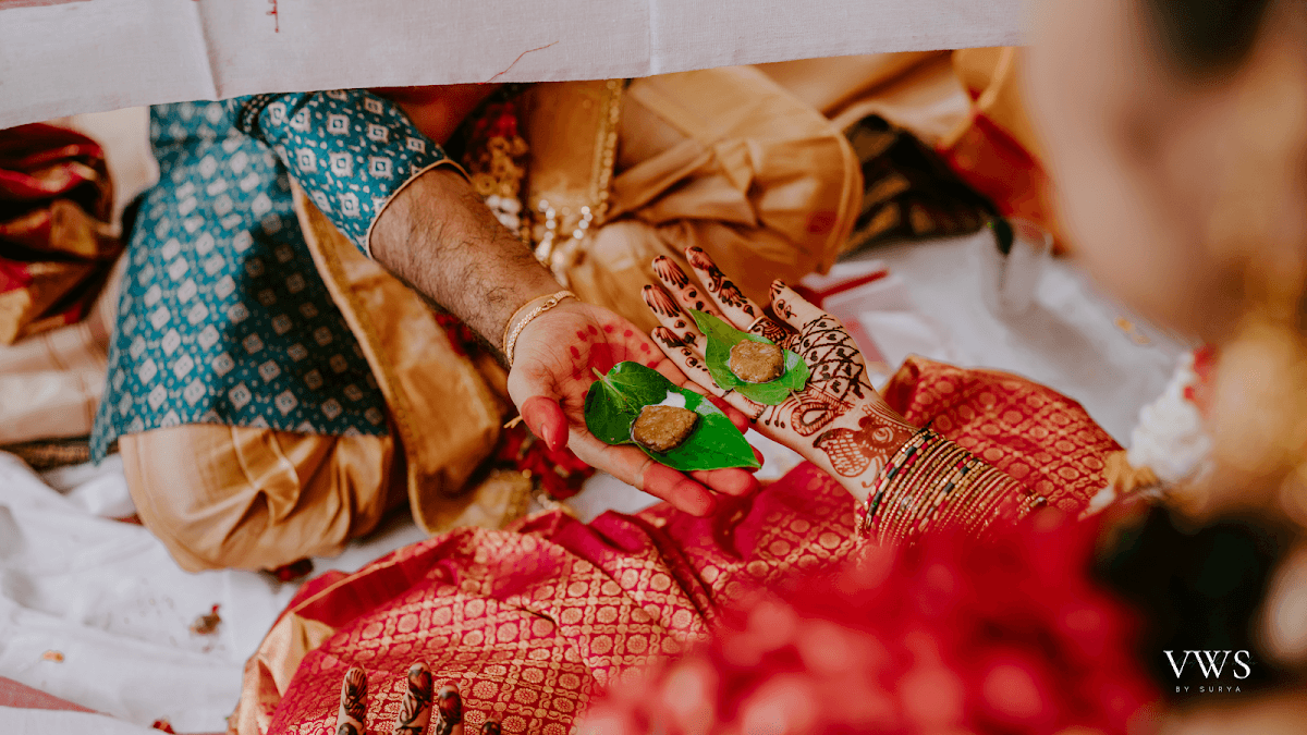 Vibrant wedding shades — photo by Vibrant wedding shades