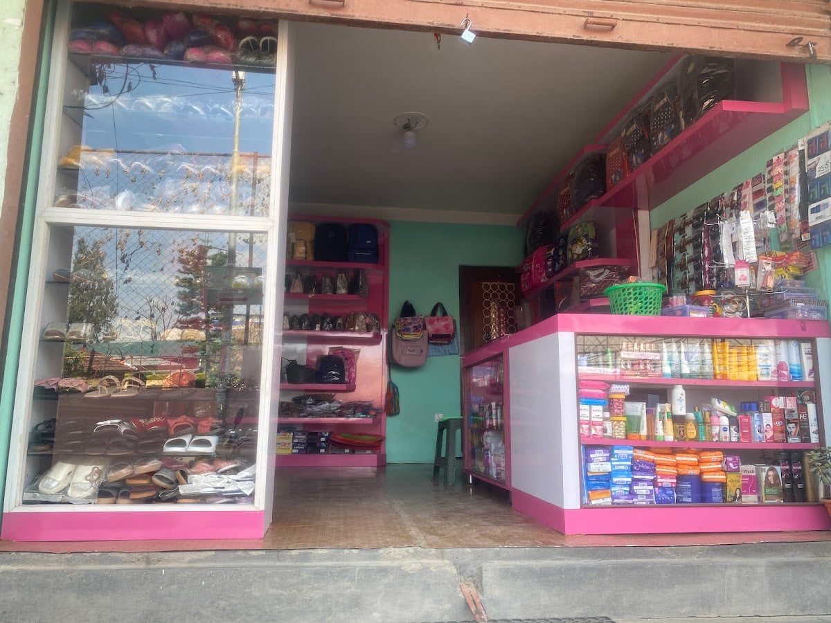 Yanowa Cosmetic & Bag Shop — photo by lapsi gundruk