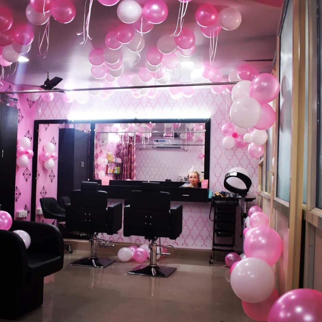 3 Roses beauty saloon — photo by Reshma kshatri