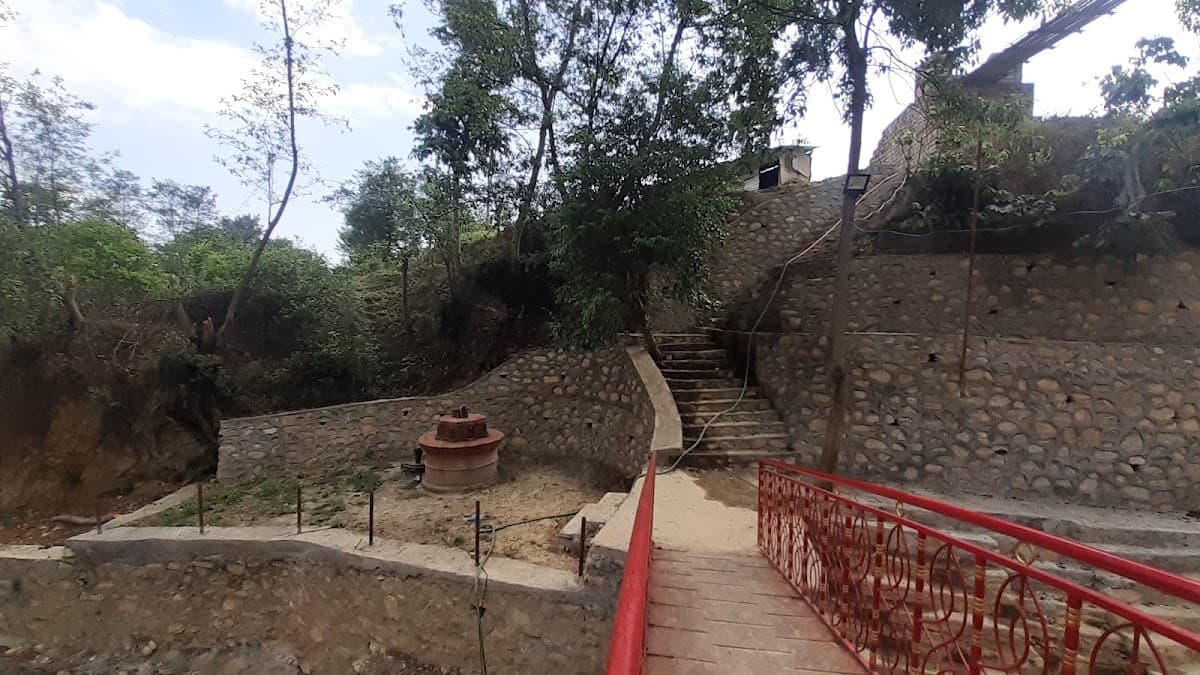 Aananta Kunda Chiya Tatha khaja Pasal — photo by Shree Ram Khatri