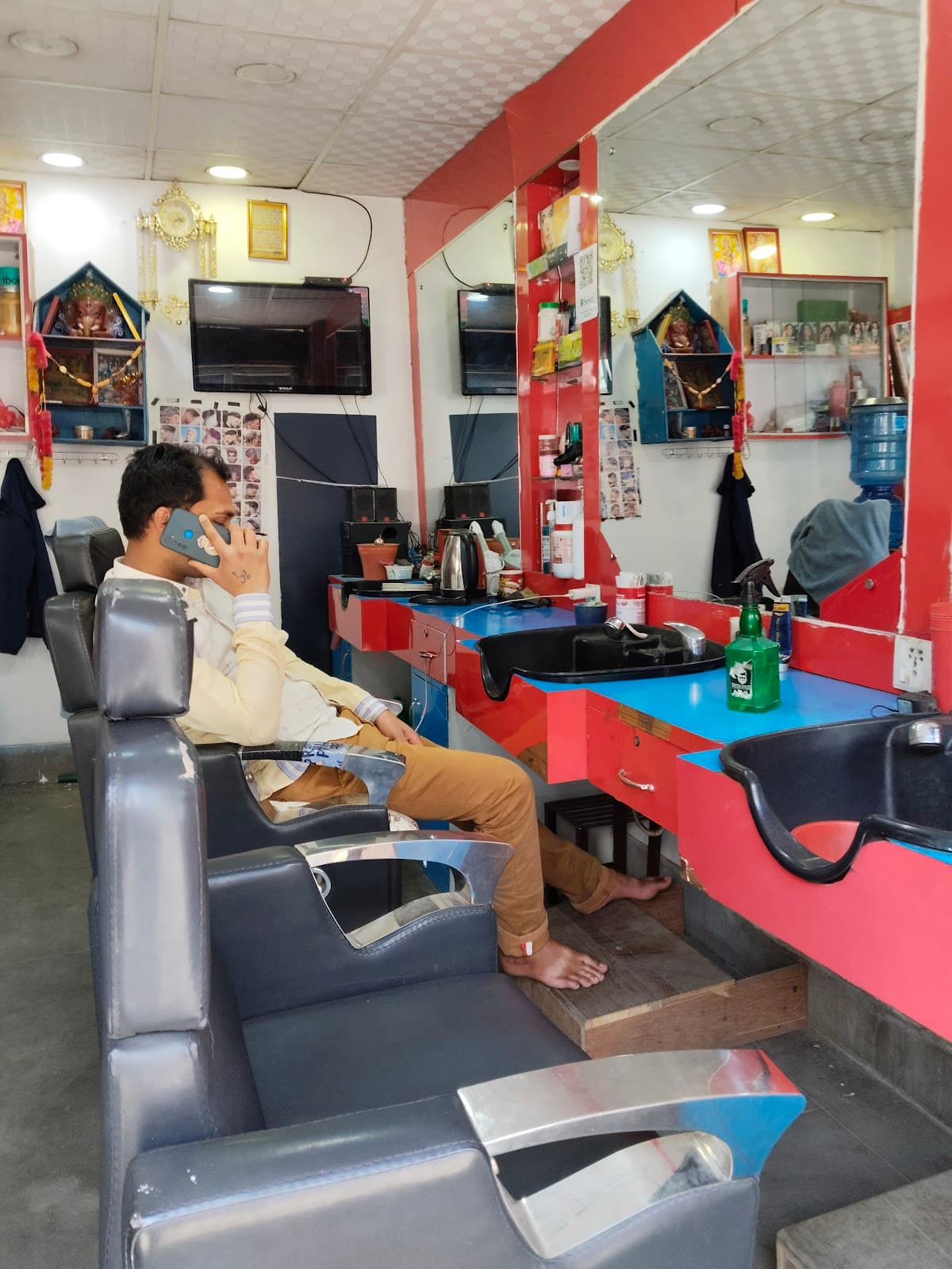 Anup Hair Dresser — photo by Amit Sahani