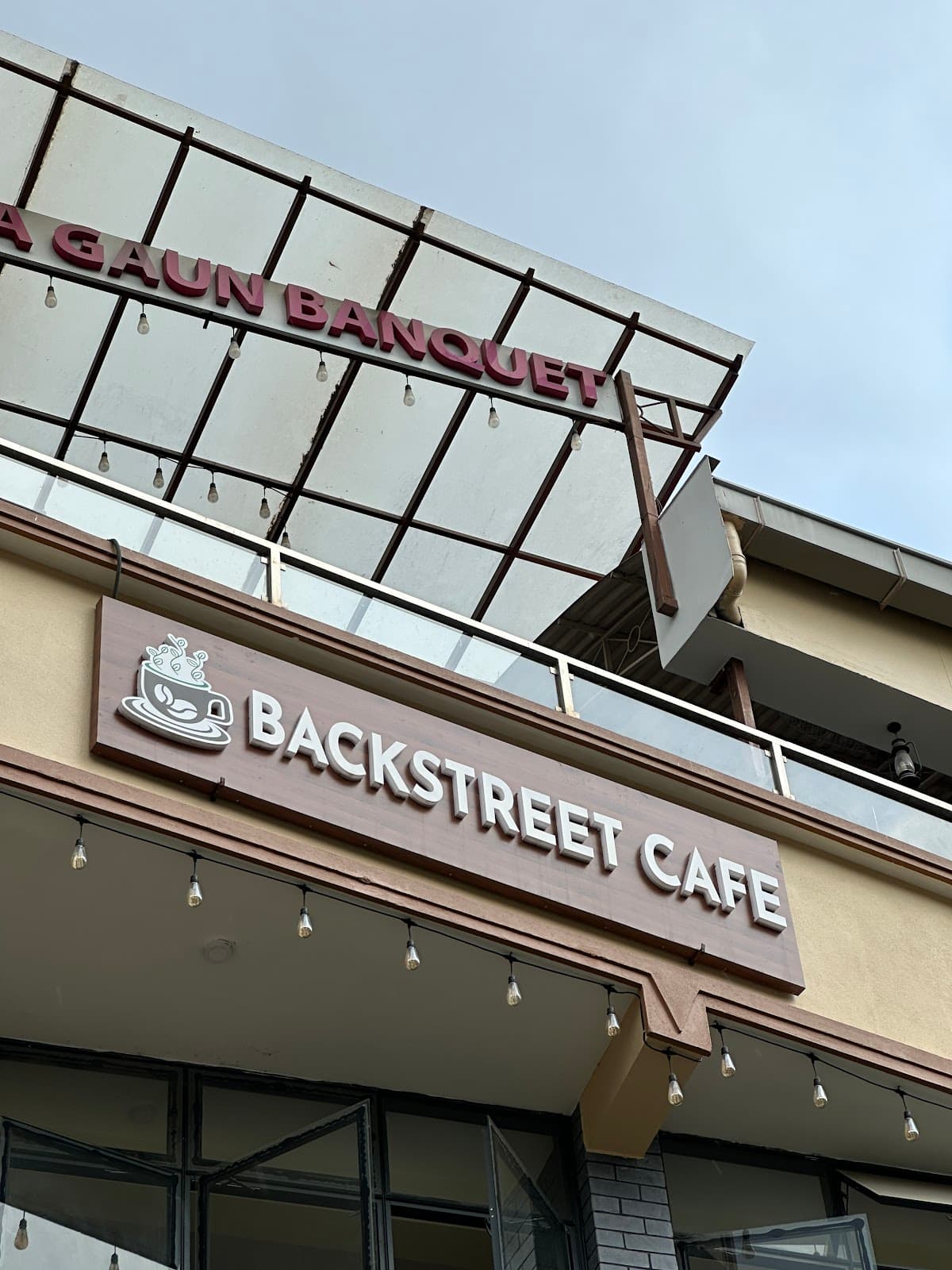 Backstreet Cafe — photo by S͜͡augat٭