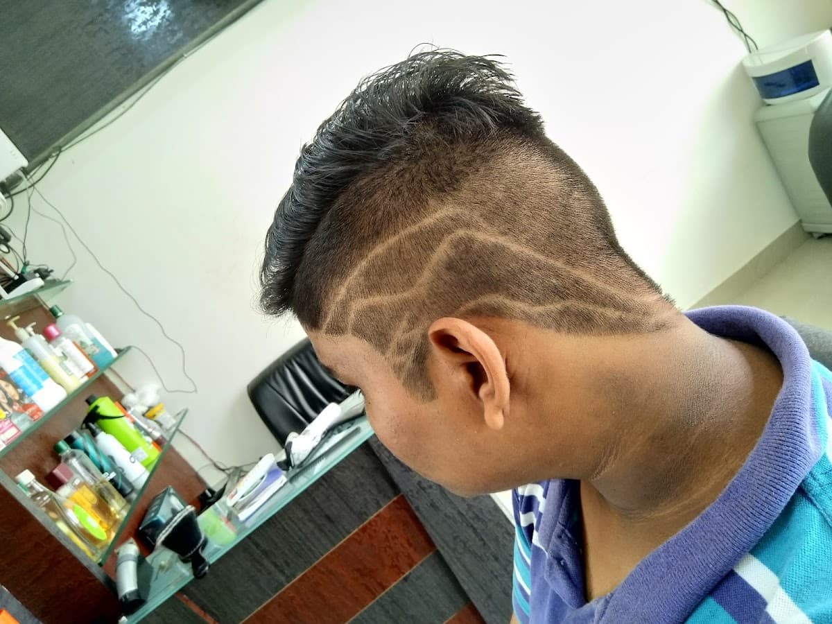 beauty parlour — photo by Kings cuts Saloon