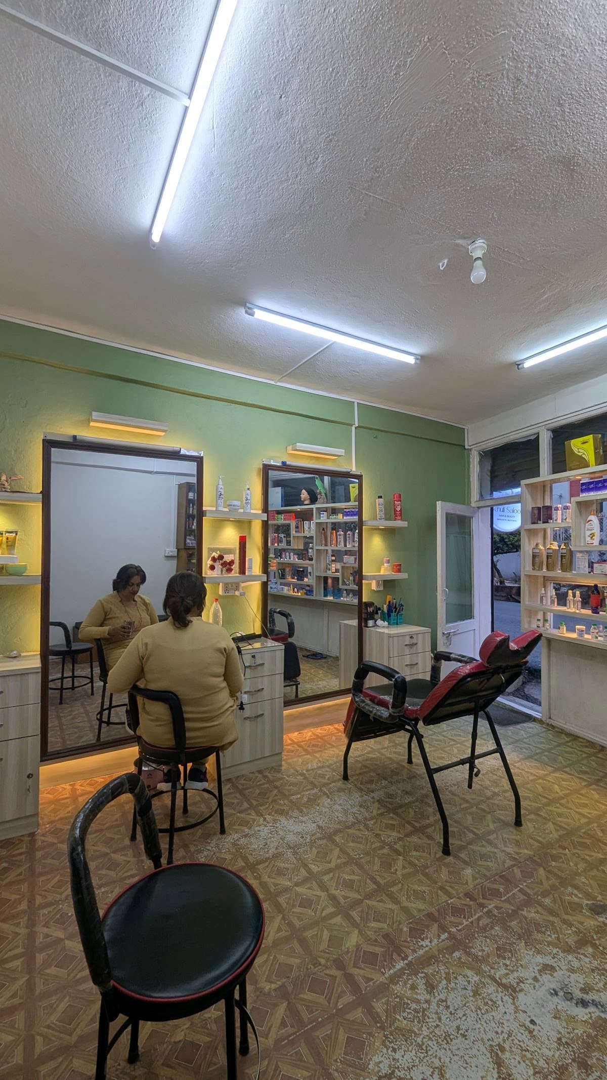 Behuli Saloon Hair and Beauty — photo by Behuli Saloon Hair and Beauty