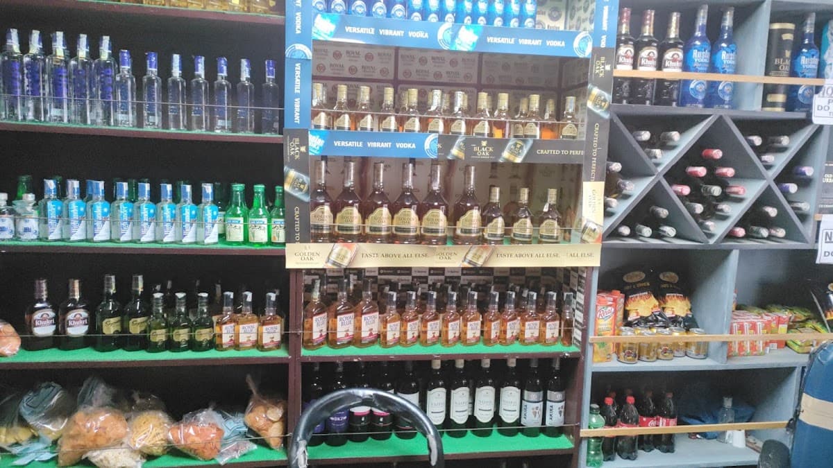 Black White Liquor Shop & Fast Food — photo by Sanju Maharjan