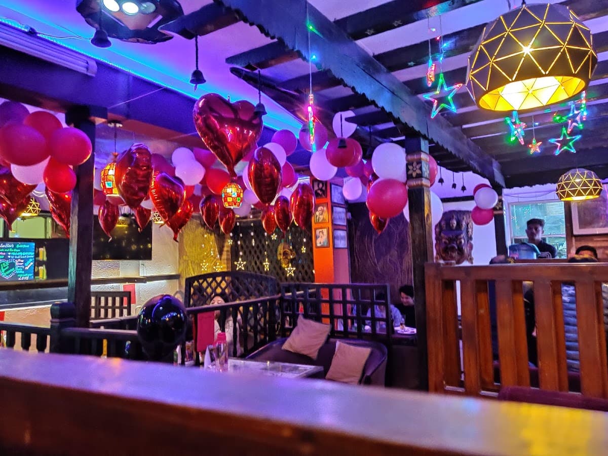 Cafe 80's de Royal Cafe — photo by Dipesh Paudel