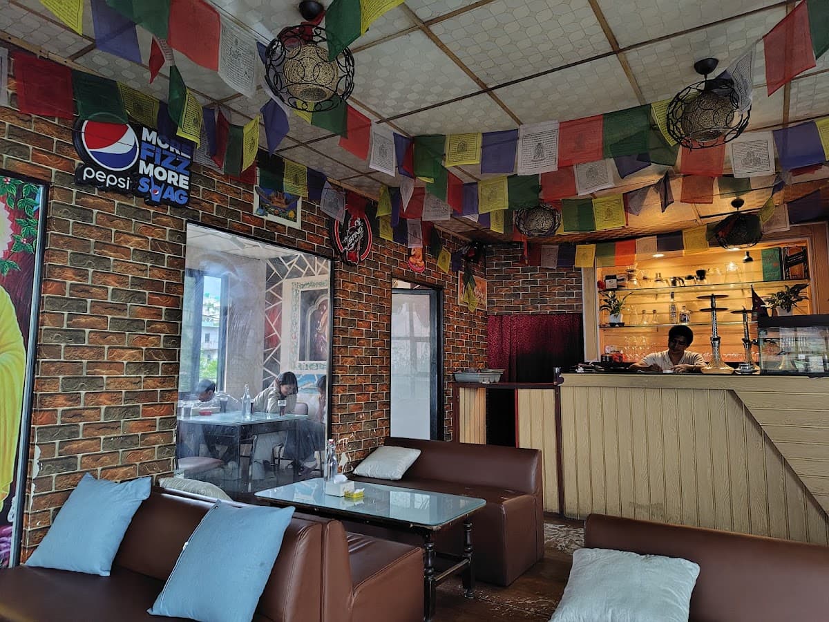 Classic Cafe — photo by curry toshiaki