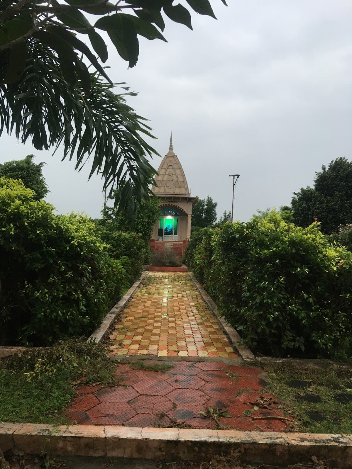 Dargah Hazrat Syed Baran vali RA — photo by Bulli Reddy Challa