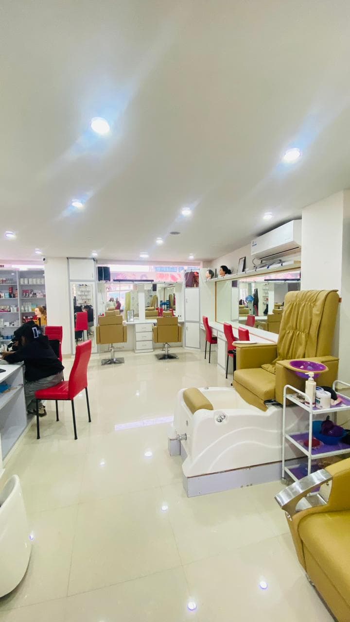 G&G beauty salon — photo by Sonima Tamang