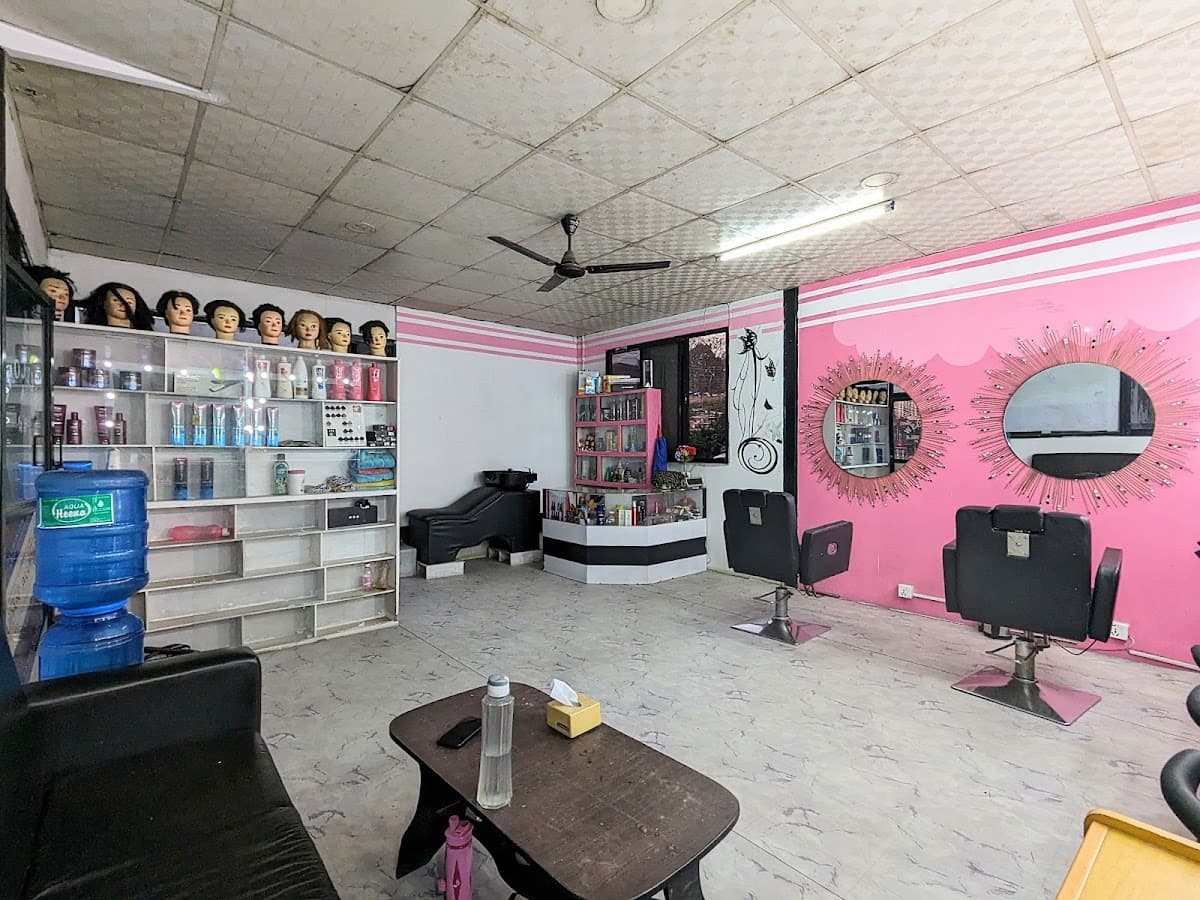 Glam House Unisex Parlour And Academy — photo by RaCka Xtha