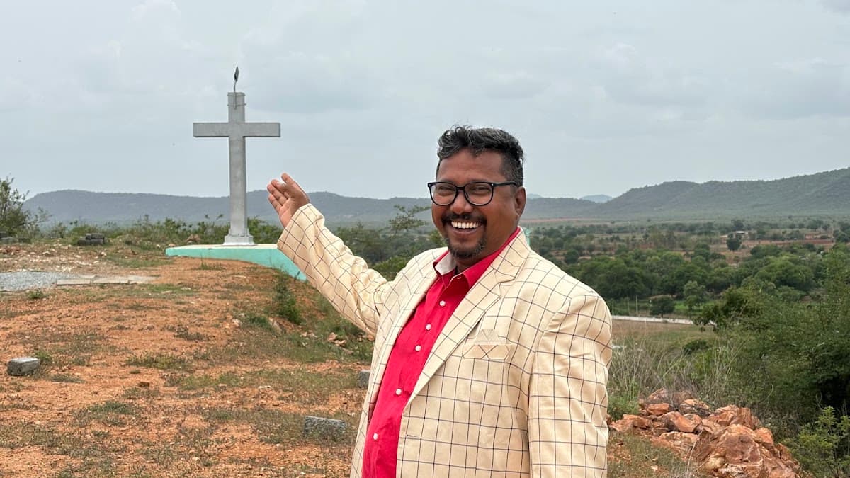 Gods house cross church — photo by Gods house cross church