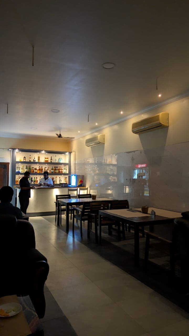 Happy Restaurant and Bar — photo by Happy Restaurant and Bar