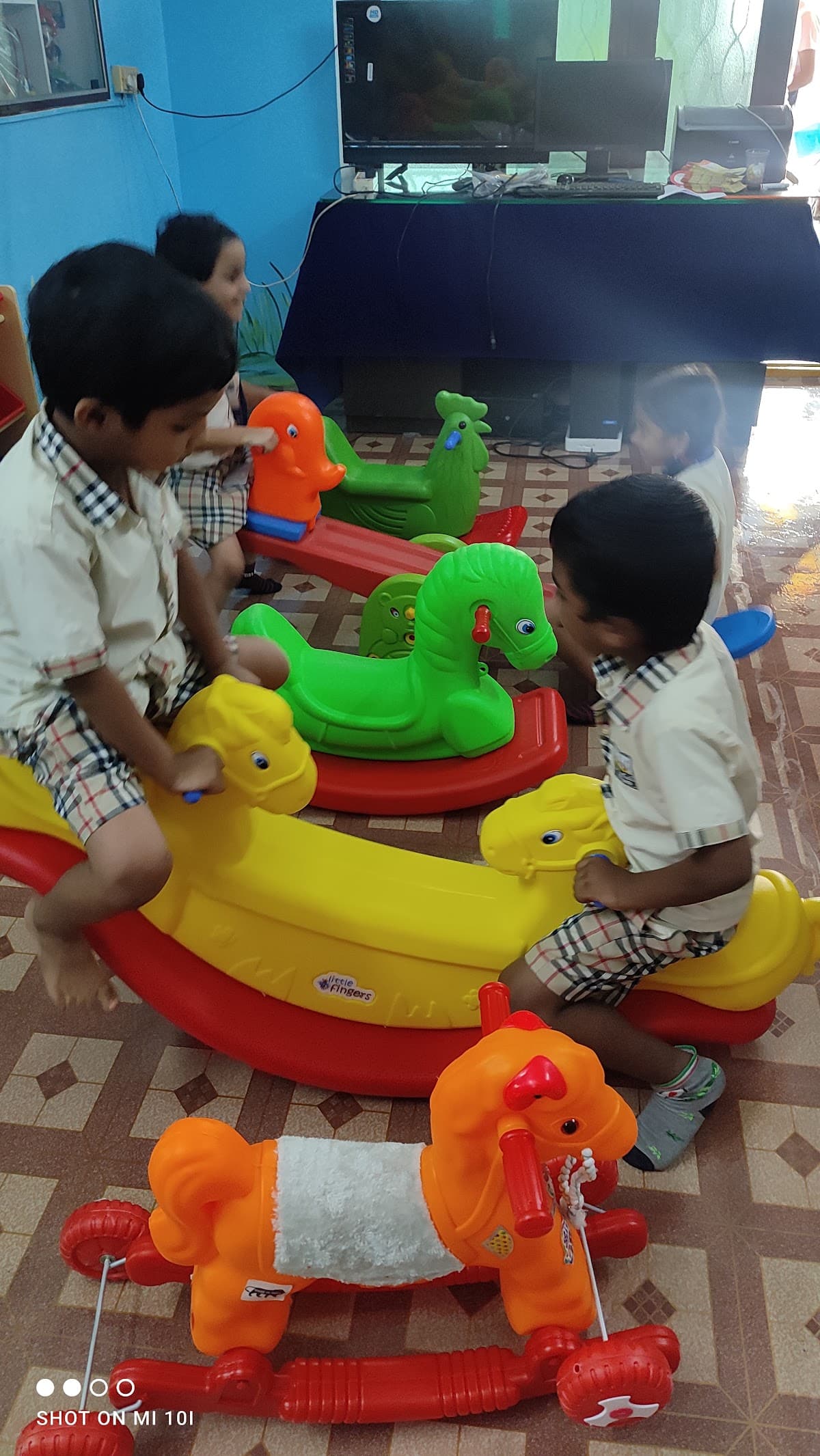 Hello Kids - Happydays Preschool — photo by Tathagat Banerjee