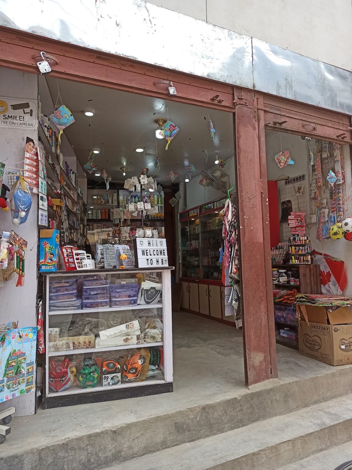 Hidden Beauty Cosmetics — photo by Dipu Shahi