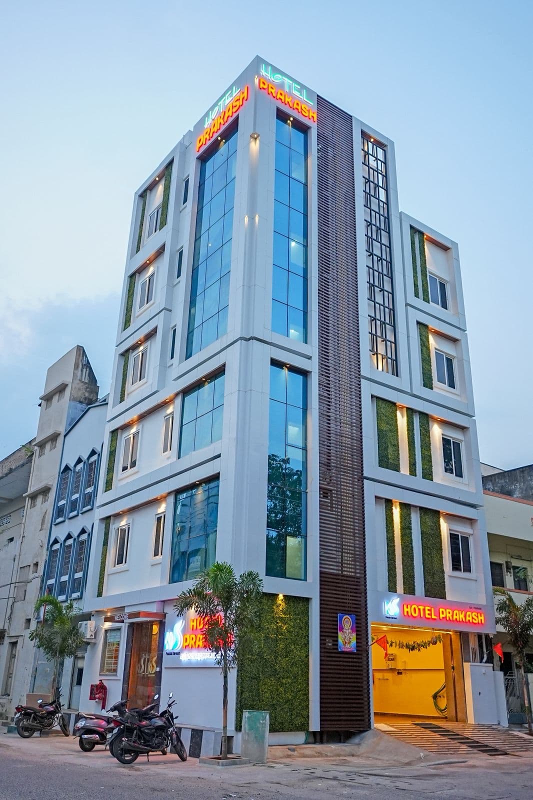 Hotel Prakash — photo by Rahul Nemmadi