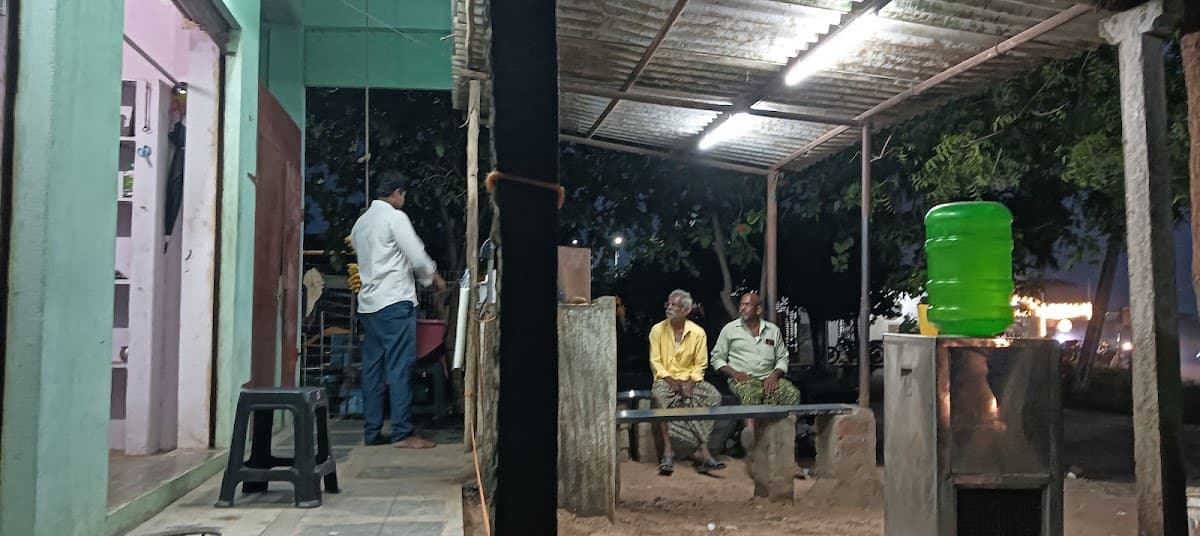 JOHNSAIDA TEA HUB — photo by SMR