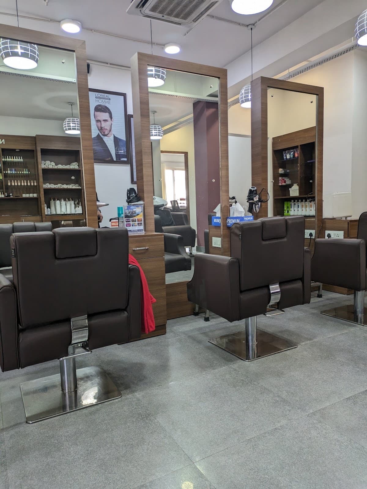 Kapaal Unisex Salon Jhamsikhel — photo by Sujin Joshi