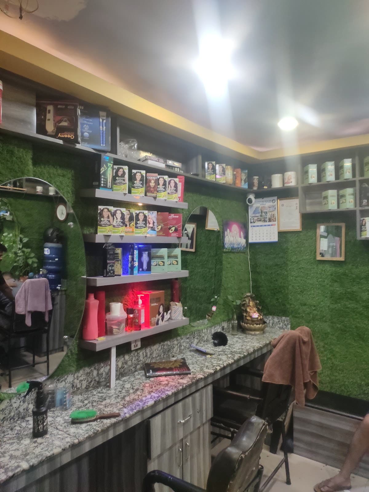 Laxmi haircutting salon — photo by Laxmi haircutting salon