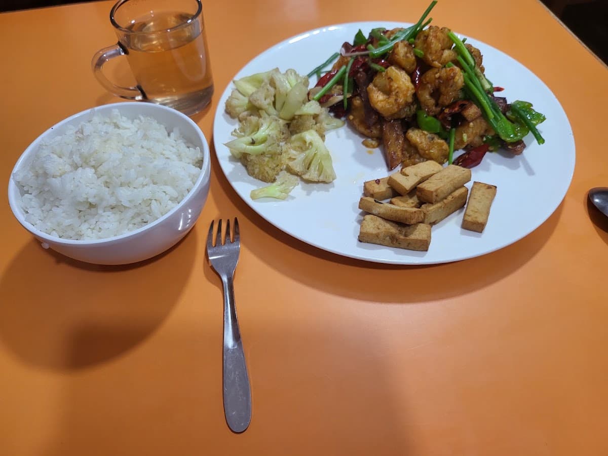 Little chinese restaurant — photo by : elia-musa. : bos. (: hian)