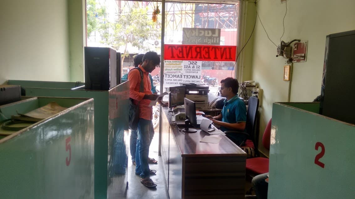 LUCKY ONLINE SERVICE — photo by Lucky Net Cafe