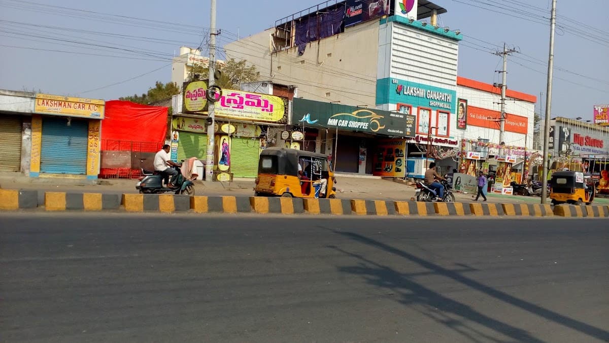 M M car Shoppee — photo by Murali Krishna