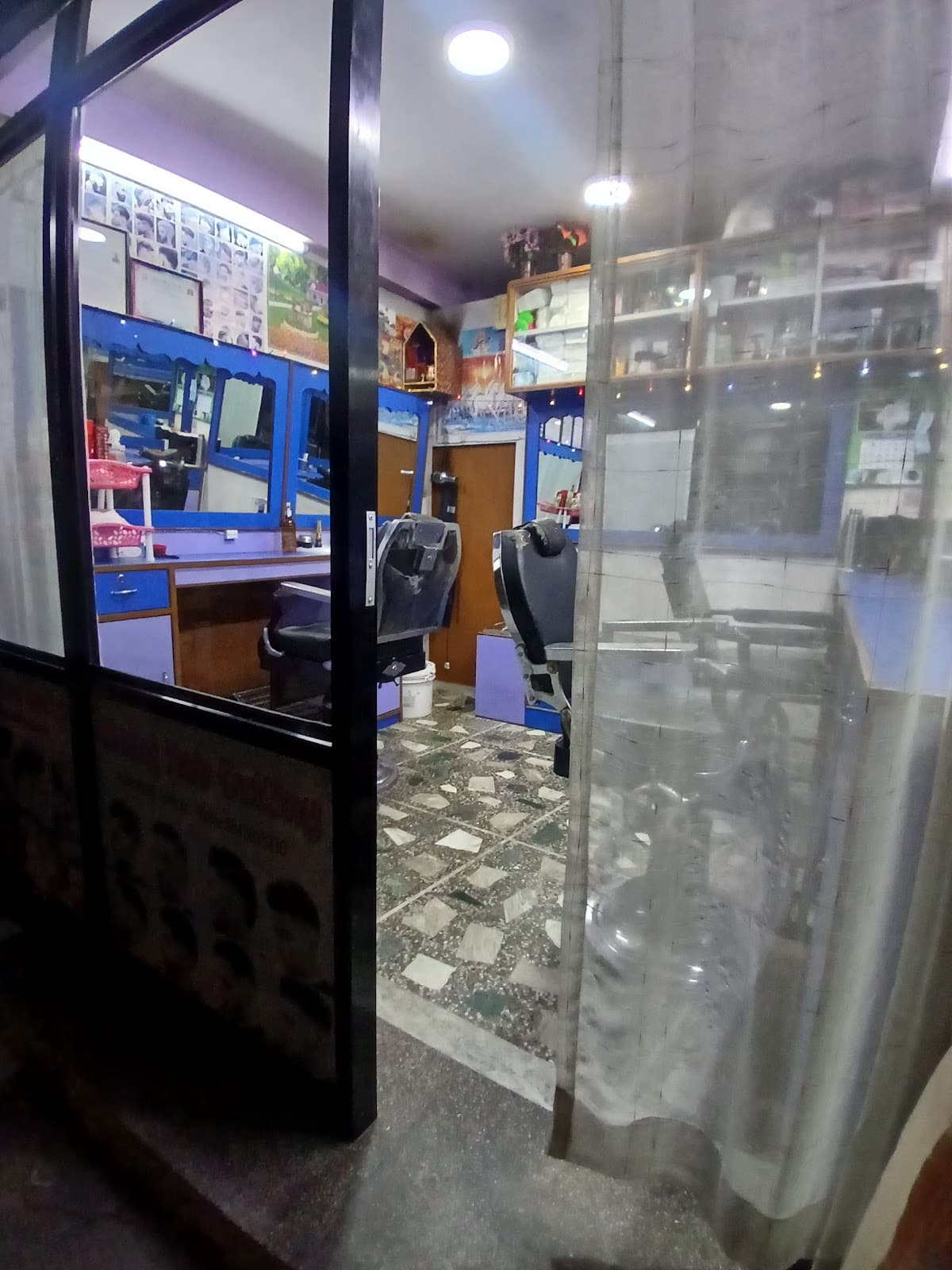 Manoj Hair Cutting Salon — photo by Gautam Thakur