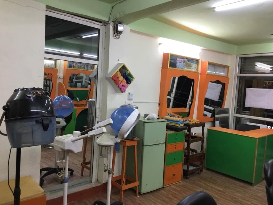 National Hair Cutting Saloon — photo by Jotik Napit