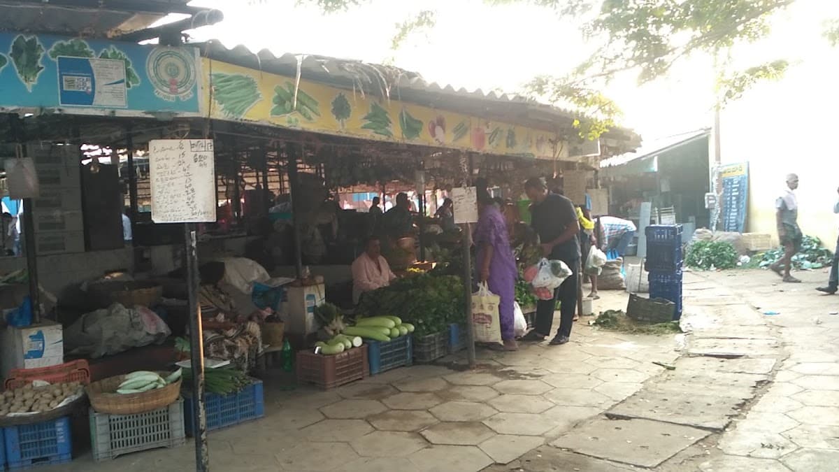 Rythu Bazaar near RTC Bus Station — photo by zafar Mohammad