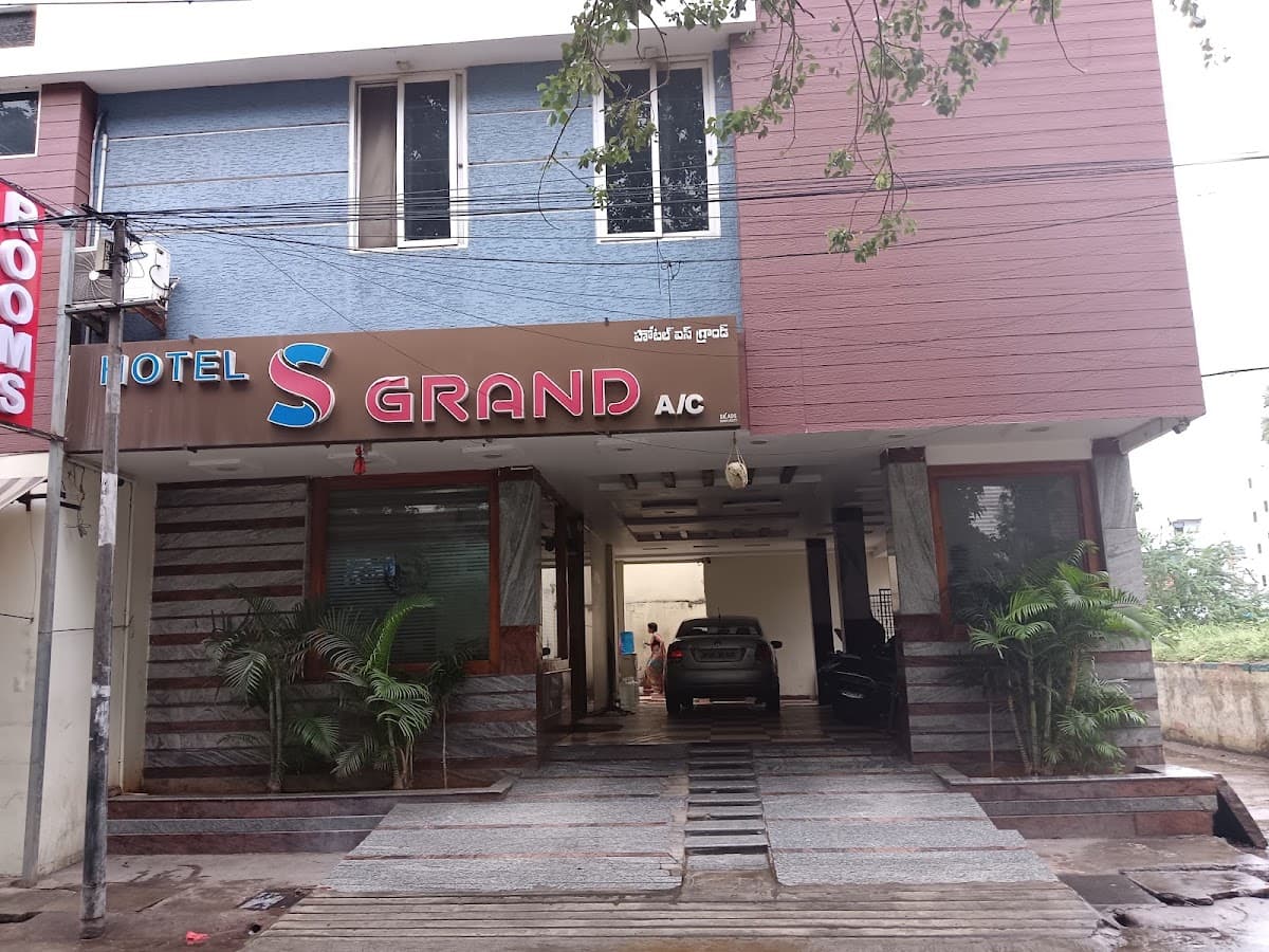 S grand hotel — photo by S grand hotel