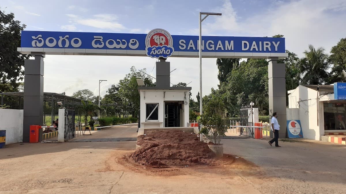 Sangam Dairy Parlour (maintain by Sangam Dairy) — photo by Sundeep Dusara
