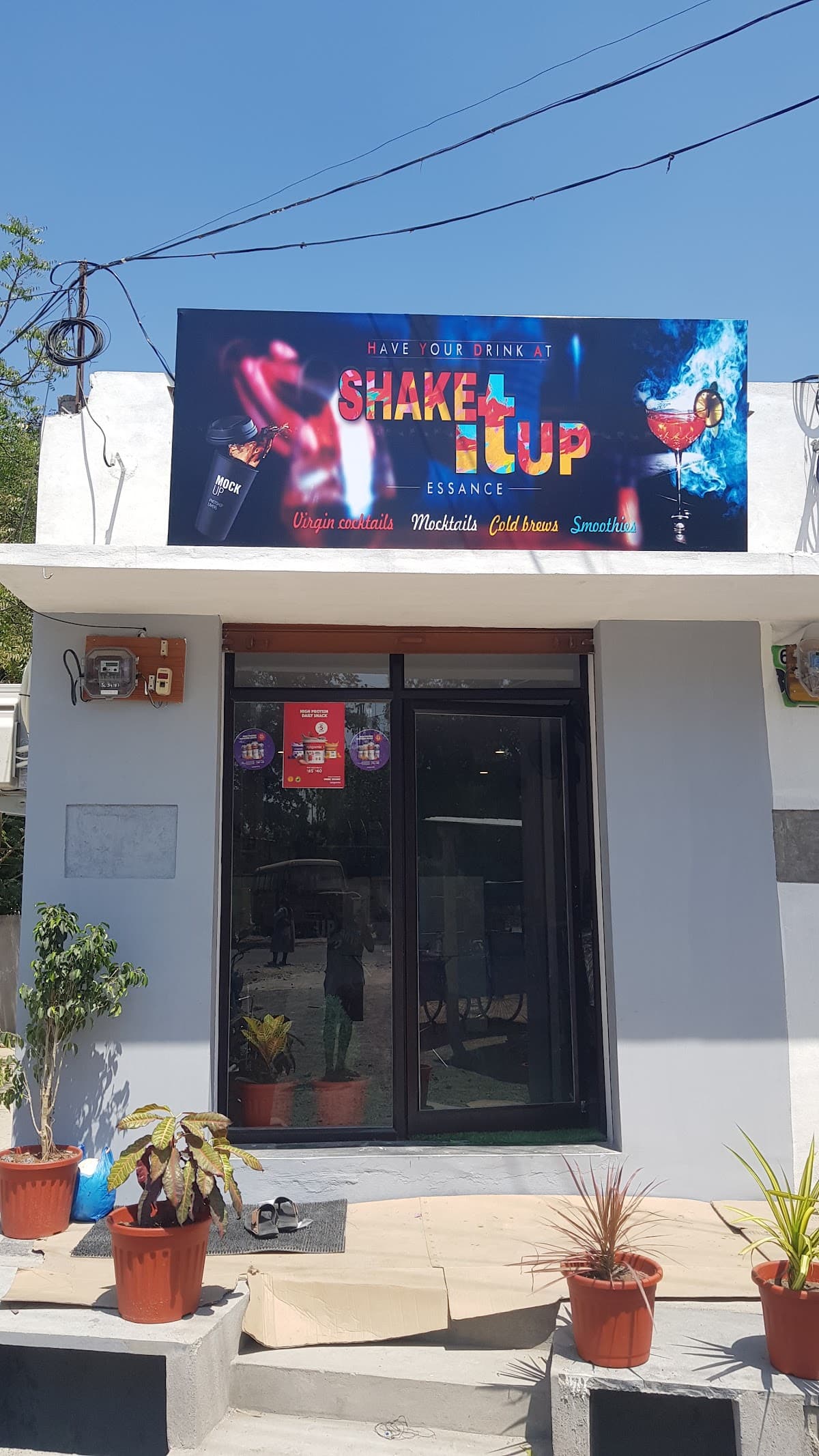 SHAKE IT UP ESSENCE — photo by SHAKE IT UP ESSENCE
