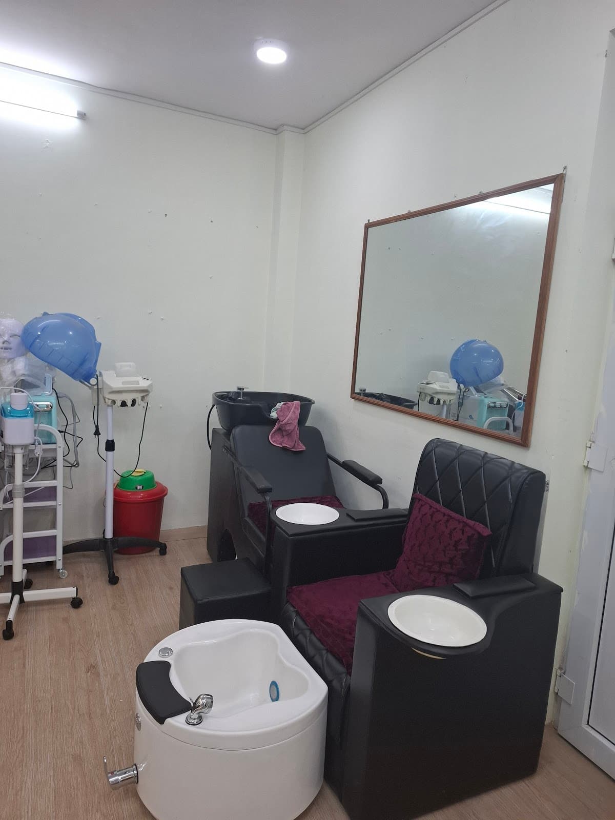Shakti shine beauty care and training center — photo by Shakti shine beauty care and training center